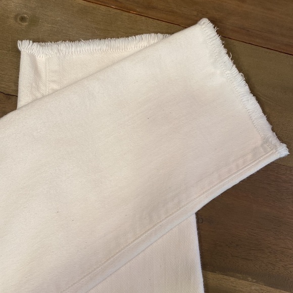 GAP 1969 Women’s white True Skinny Ankle jeans. Frayed hem. Size 28. - Picture 3 of 7